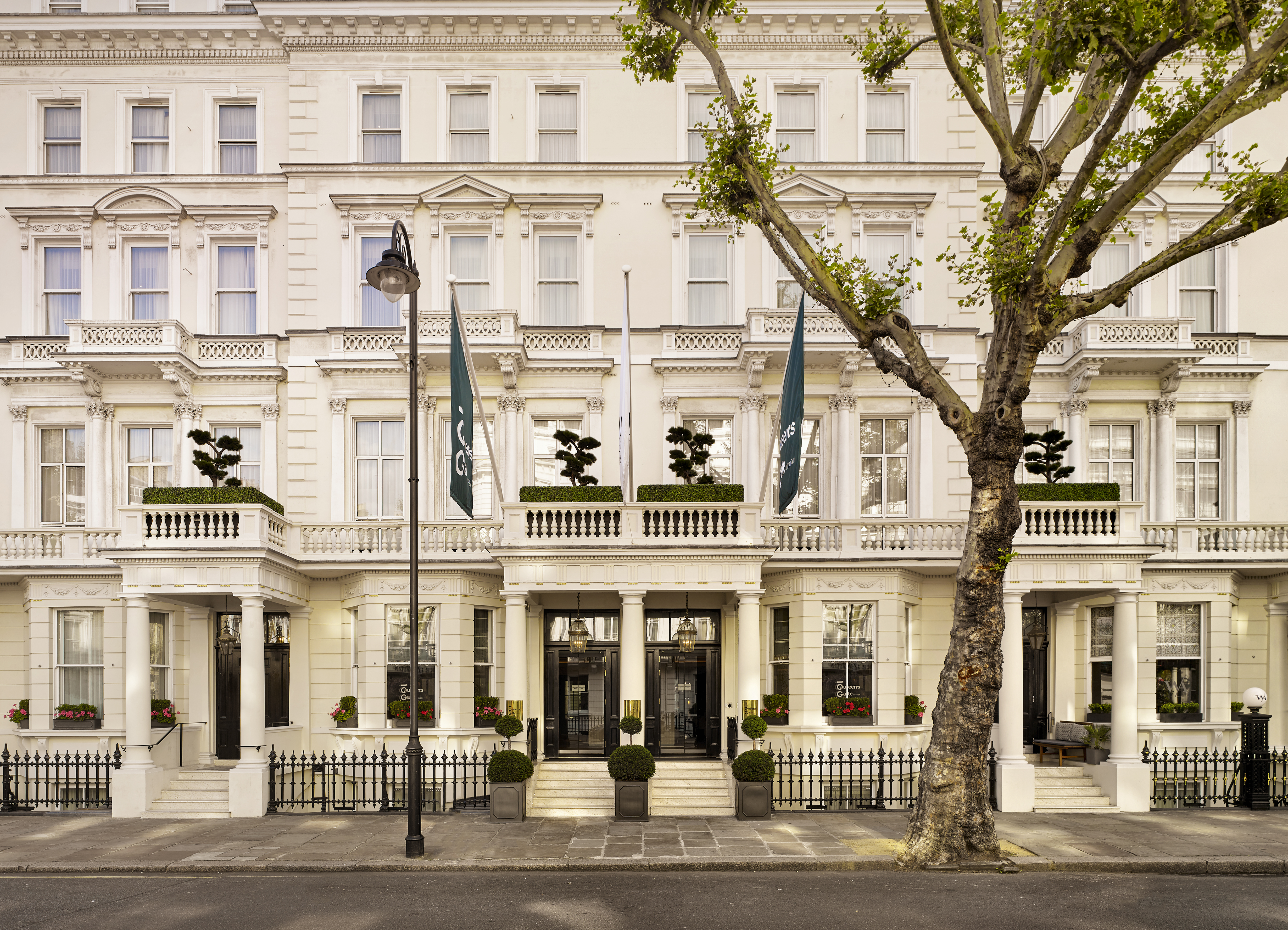 Here's everything you need to know about staying at 100 Queen's Gate Hotel