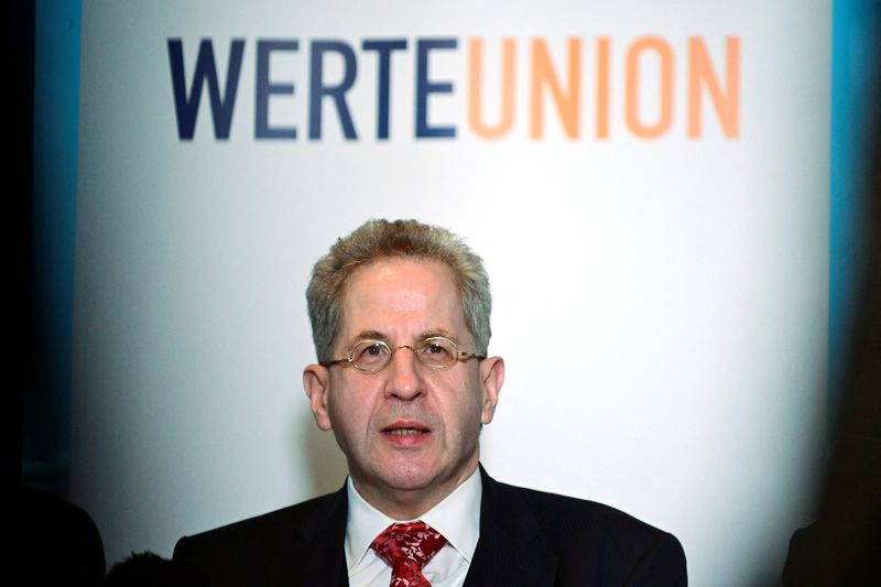 Former German spy chief founds new right-wing party
