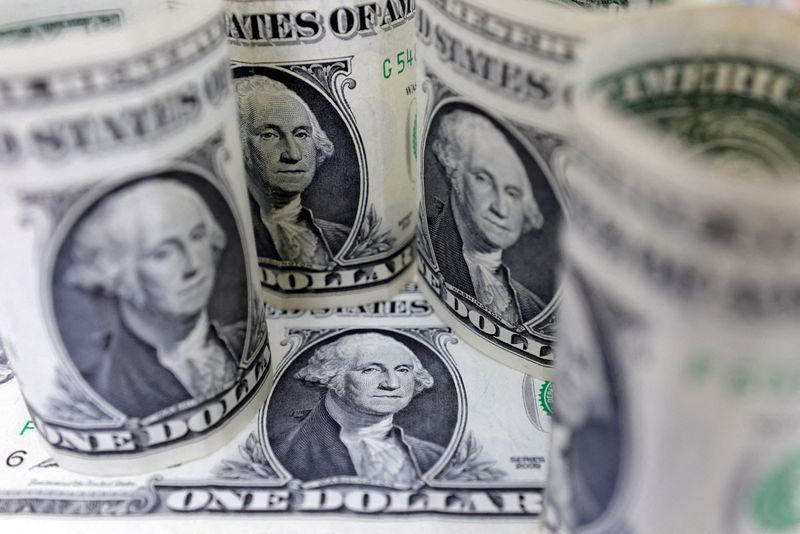 © Reuters. FILE PHOTO: U.S. dollar banknotes are seen in this illustration taken July 17, 2022. REUTERS/Dado Ruvic/Illustration/File Photo