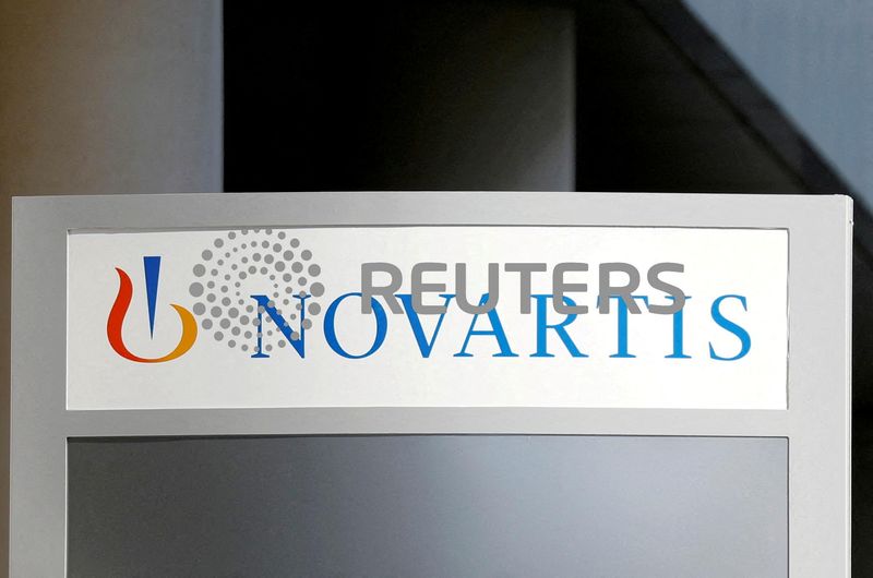 © Reuters. FILE PHOTO: The logo of Swiss drugmaker Novartis is pictured at the company's French headquarters in Rueil-Malmaison near Paris, France, April 22, 2020. REUTERS/Charles Platiau/File Photo