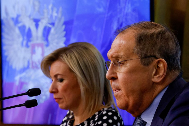 © Reuters. Russian Foreign Minister Sergei Lavrov and spokeswoman of Russia's Foreign Ministry Maria Zakharova attend an annual press conference in Moscow, Russia, January 18, 2024. REUTERS/Maxim Shemetov/FILE PHOTO